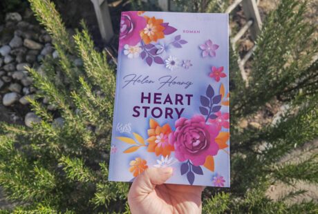 "Heart Story" ist der dritte Band der "Kiss Quotient" Reihe von Helen Hoang. Auf Julies-Buecherliebe.de findest du eine ausführliche Rezension.