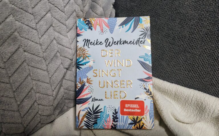 Rezension zu "Der Wind singt unser Lied" von Meike Werkmeister. Hier findest du eine ausführliche Bewertung vom Liebesroman.