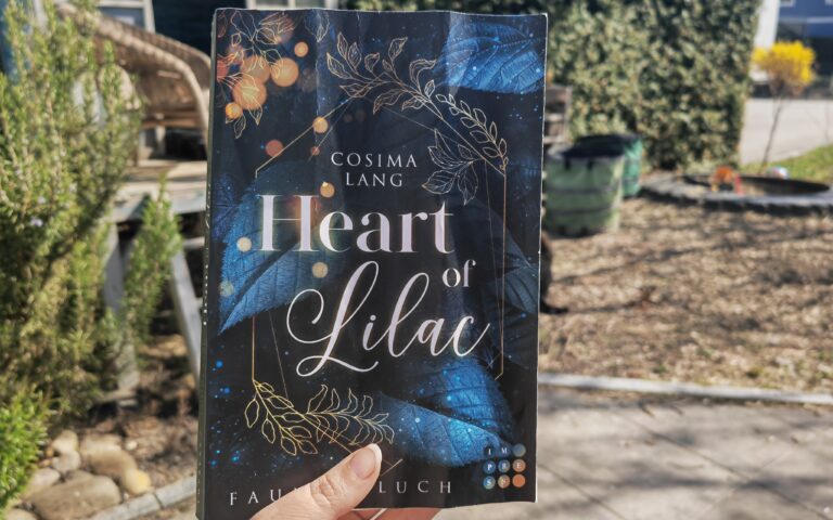 "Heart of Lilac" von Cosima Lang (Faunenfluch 1) ist der Auftakt in eine High Fantasy Dilogie. Hier findest du eine ausführliche Rezension.